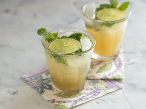 10 phut cho ly cocktail mojito truyen thong 10 phút cho ly cocktail Mojito truyền thống