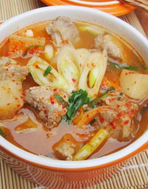 4 món canh ngon ngất ngây từ kim chi cho ngày nắng lên