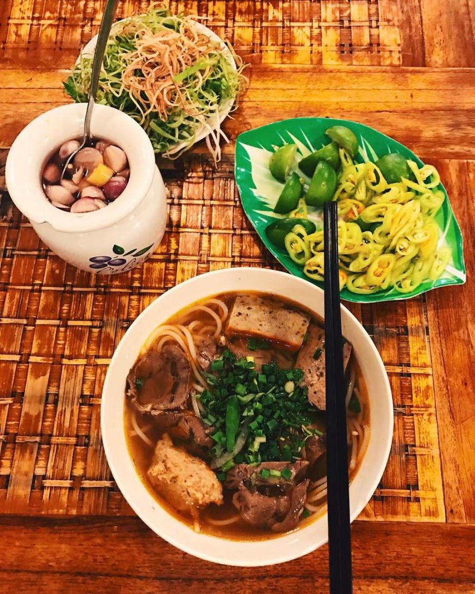 7 quán bún bò Huế mấy thập kỷ danh tiếng ở Sài Gòn