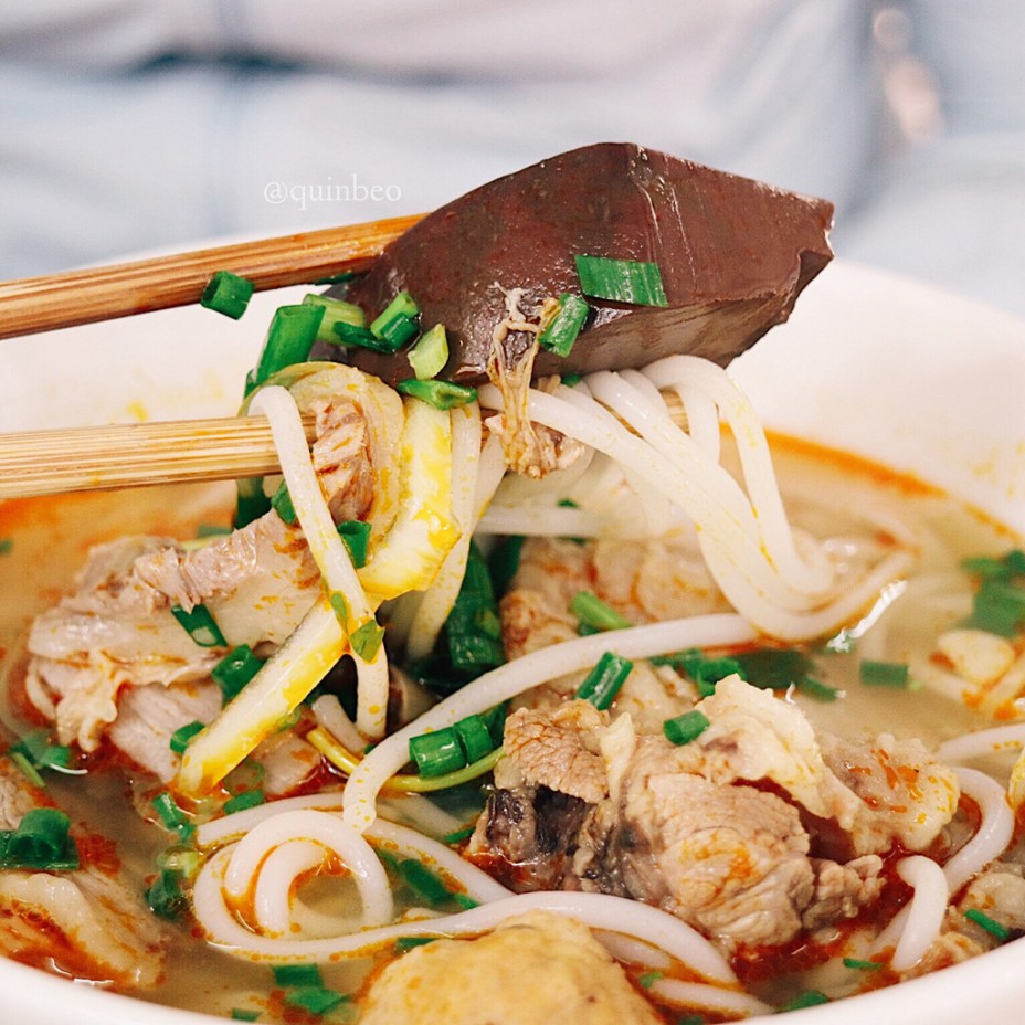 7 quán bún bò Huế mấy thập kỷ danh tiếng ở Sài Gòn