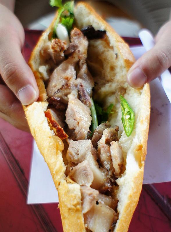 8 vị bánh mì ngon nổi tiếng từ Bắc vào Nam