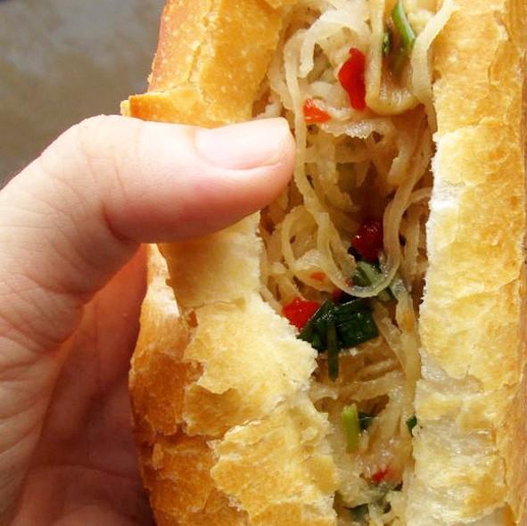 8 vị bánh mì ngon nổi tiếng từ Bắc vào Nam