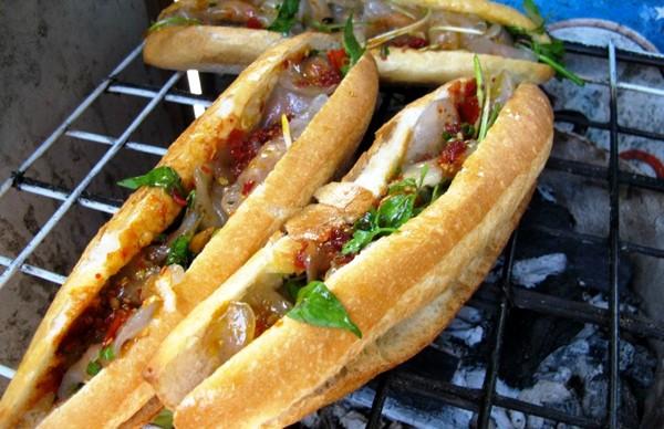 8 vị bánh mì ngon nổi tiếng từ Bắc vào Nam