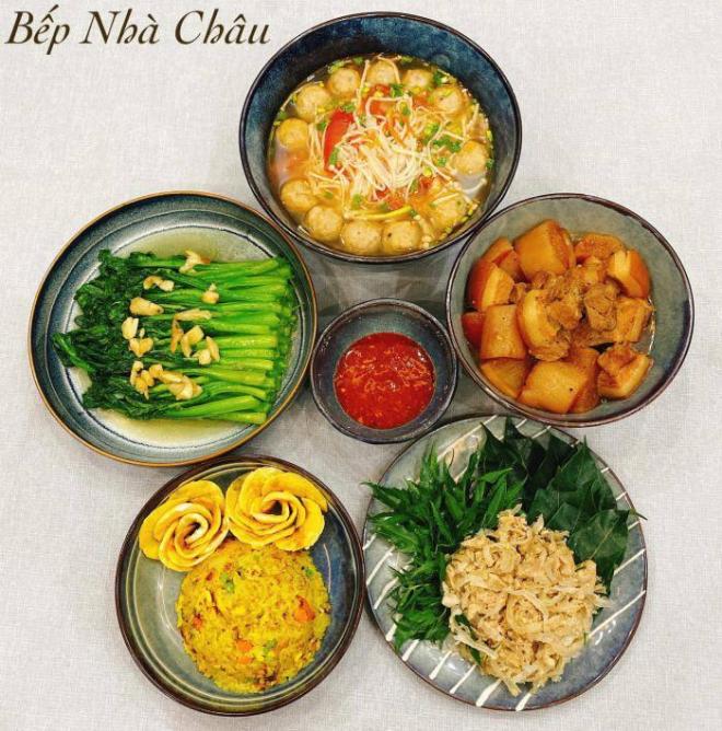 8X khoe hơn 30 mâm cơm đẹp như của đầu bếp, bố chồng suốt ngày khen “nấu gì cũng ngon”