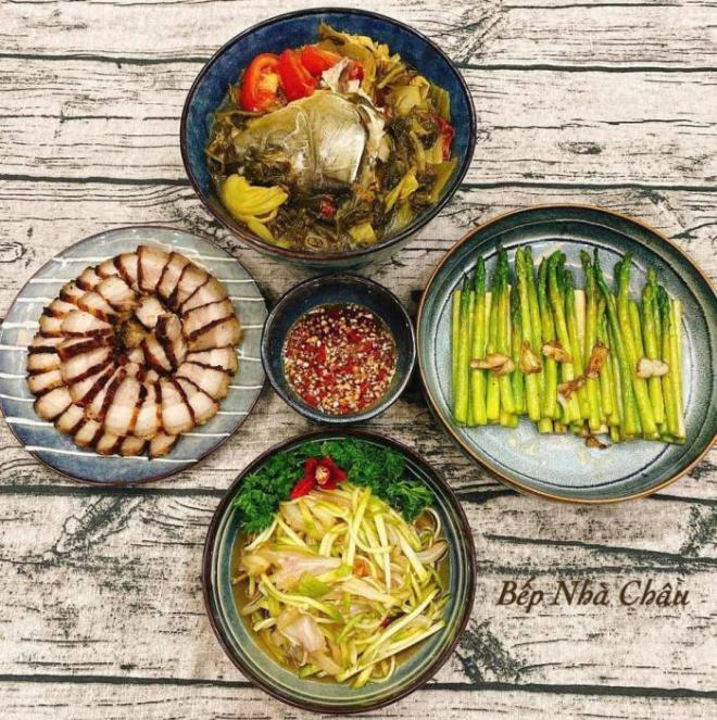 8X khoe hơn 30 mâm cơm đẹp như của đầu bếp, bố chồng suốt ngày khen “nấu gì cũng ngon”