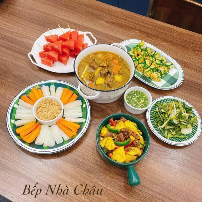 8X khoe hơn 30 mâm cơm đẹp như của đầu bếp, bố chồng suốt ngày khen “nấu gì cũng ngon”