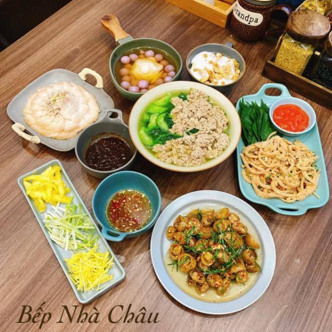 8X khoe hơn 30 mâm cơm đẹp như của đầu bếp, bố chồng suốt ngày khen “nấu gì cũng ngon”