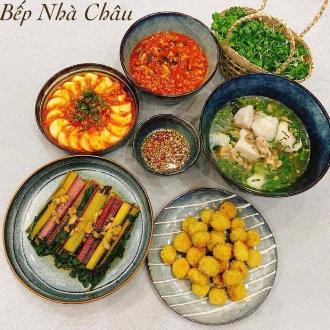 8X khoe hơn 30 mâm cơm đẹp như của đầu bếp, bố chồng suốt ngày khen “nấu gì cũng ngon”
