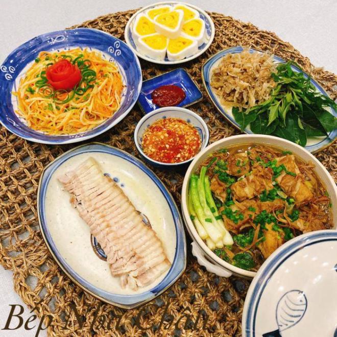 8X khoe hơn 30 mâm cơm đẹp như của đầu bếp, bố chồng suốt ngày khen “nấu gì cũng ngon”