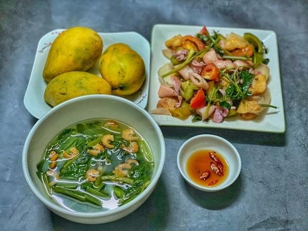 8X khoe loạt mâm cơm 'không ngon không lấy tiền', nhà chỉ 2 người mà nấu ăn bữa nào cũng chỉn chu