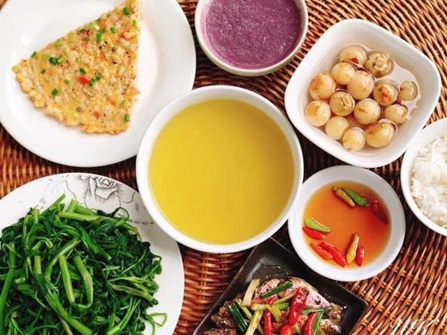 9X Đà Nẵng khoe mâm cơm mùa dịch, ai cũng khen ngon nhưng bát nước chấm mới là tâm điểm