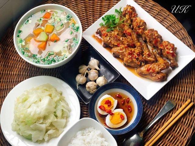 9X Đà Nẵng khoe mâm cơm mùa dịch, ai cũng khen ngon nhưng bát nước chấm mới là tâm điểm