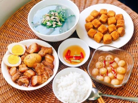 9x da nang khoe mam com mua dich ai cung khen ngon nhung bat nuoc cham moi la tam diem 9X Đà Nẵng khoe mâm cơm mùa dịch, ai cũng khen ngon nhưng bát nước chấm mới là tâm điểm