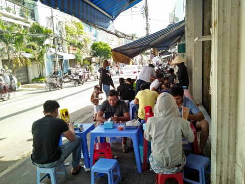 an banh canh cua dong nguoi sai gon bat ngo vi dac san mien tay Ăn bánh canh cua đồng, người Sài Gòn 'bất ngờ' vì đặc sản miền Tây