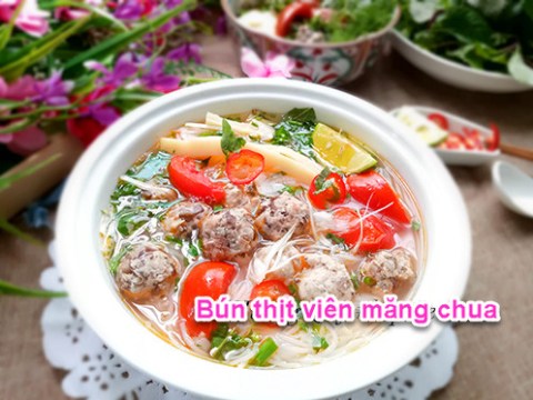 an sang ngon mieng voi bun thit vien mang chua Ăn sáng ngon miệng với bún thịt viên măng chua