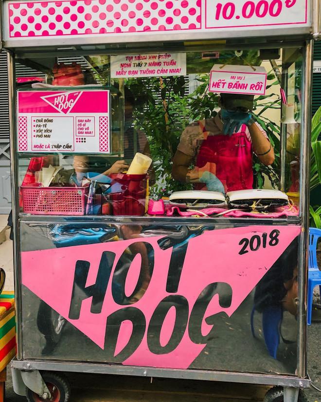 Ăn vặt với bò bía tôm chấy chỉ 2.500 đồng hoặc bánh hotdog ngập phô mai, ngon hết ý