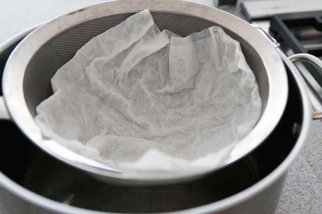 Ăn xong đừng vứt bỏ, hãy tận dụng vỏ tôm cua để làm nước dùng vừa ngọt vừa trong