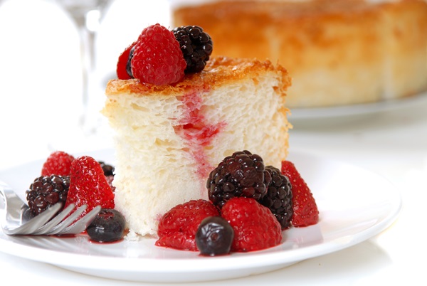 Angel food cake: Bánh bông lan thiên thần mùa Giáng sinh