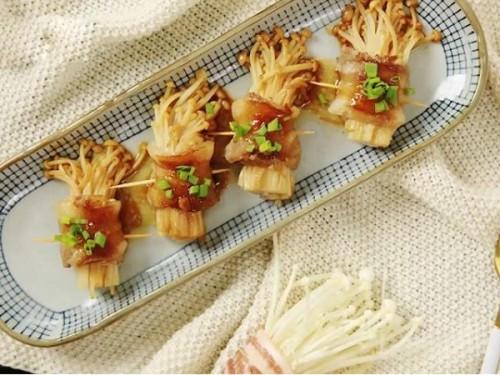 Ba chỉ cuộn nấm kim châm sốt dầu hào thơm nức mũi