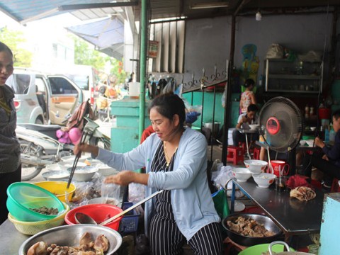 ba chu ban bun bo hue tiet lo bi quyet mua 4 manh dat nuoi 4 nguoi con Bà chủ bán bún bò Huế 'tiết lộ' bí quyết mua 4 mảnh đất, nuôi 4 người con