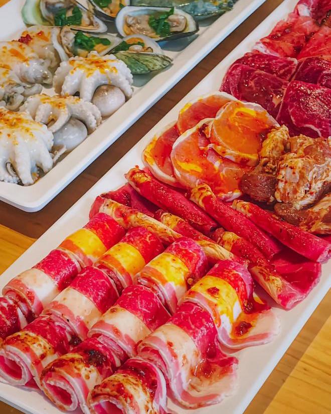 Bạn chọn ăn hải sản “hạt dẻ” vỉa hè hay hải sản kiểu buffet “chanh xả”?