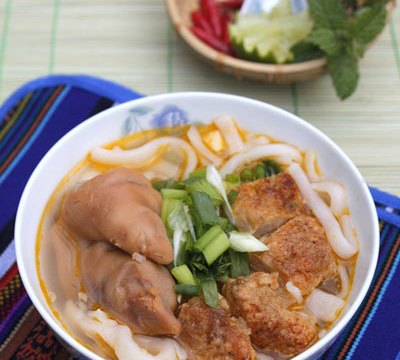 banh canh cha ca va gio heo Bánh canh chả cá và giò heo