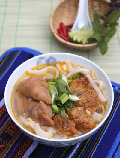 Bánh canh chả cá và giò heo