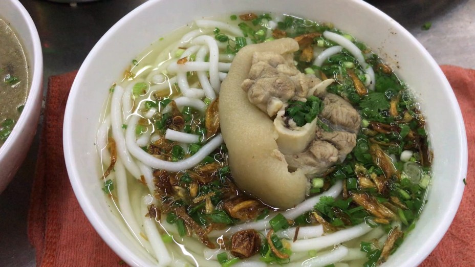 Bánh canh sợi đục Trà Vinh 'níu chân' thực khách Sài Gòn