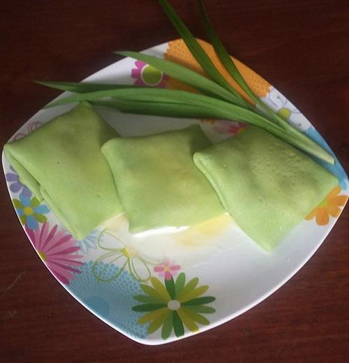 Bánh crepe sầu riêng vị dừa lá dứa