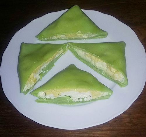 Bánh crepe sầu riêng vị dừa lá dứa