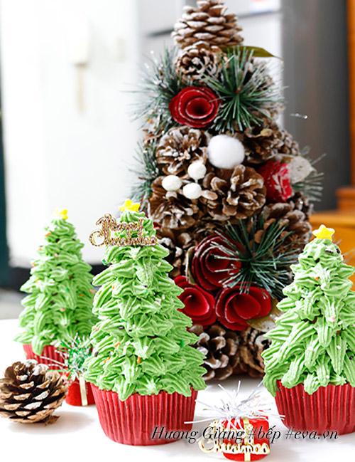 Bánh cupcake cây thông cho Noel thêm ấm áp