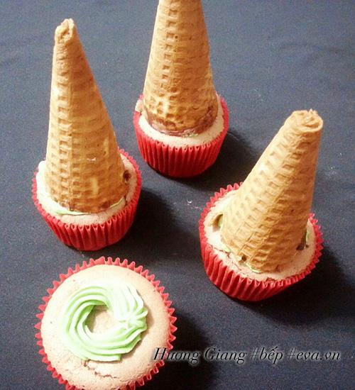 Bánh cupcake cây thông cho Noel thêm ấm áp