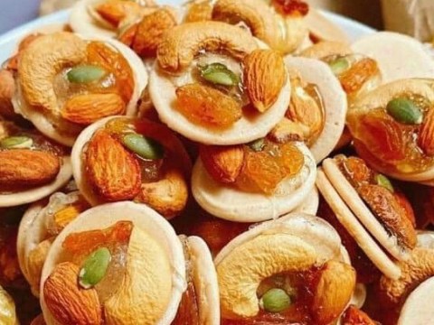 banh dong tien ngu hat mon banh vua ngon vua dep lai sieu de lam de cac ch Bánh đồng tiền ngũ hạt: Món bánh vừa ngon vừa đẹp lại siêu dễ làm để các chị em trổ tài đãi khách đến chơi nhà trong dịp Tết này