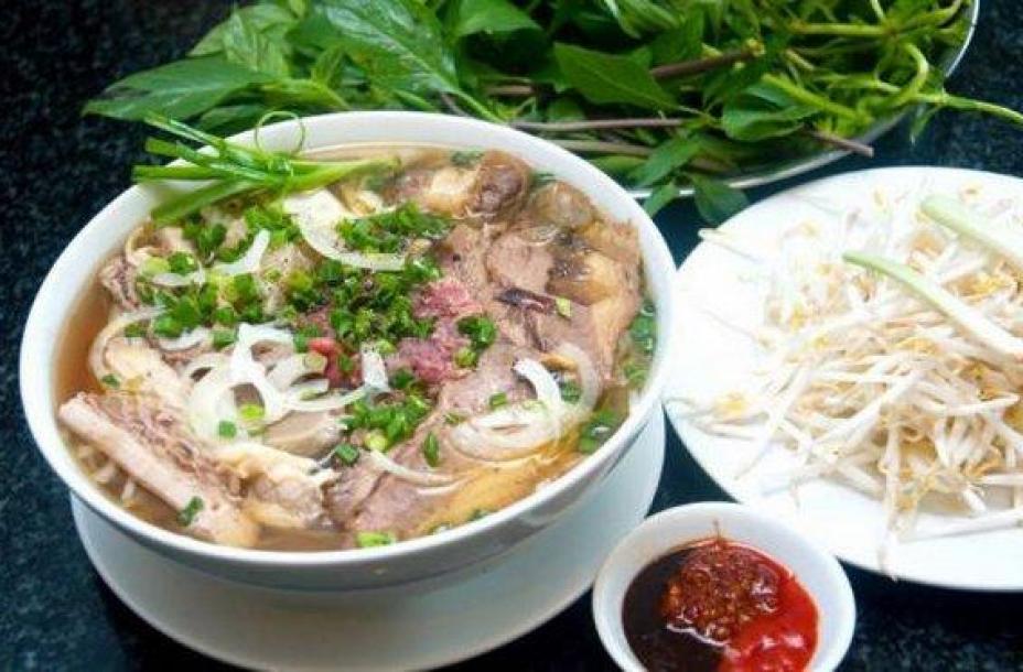 Bánh đúc, phở Lệ có thâm niên lâu đời, nổi tiếng ở Sài Gòn