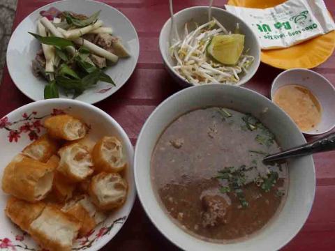 banh duc pho le co tham nien lau doi noi tieng o sai gon Bánh đúc, phở Lệ có thâm niên lâu đời, nổi tiếng ở Sài Gòn