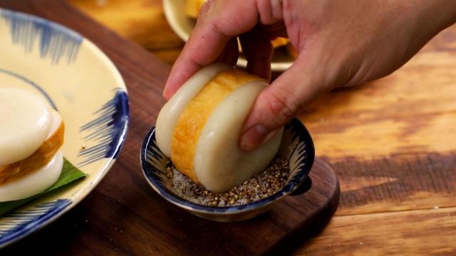 Bánh giầy kẹp chả lụa