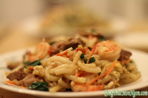 Bánh lọt xào tôm hút khách ở Hà Tiên