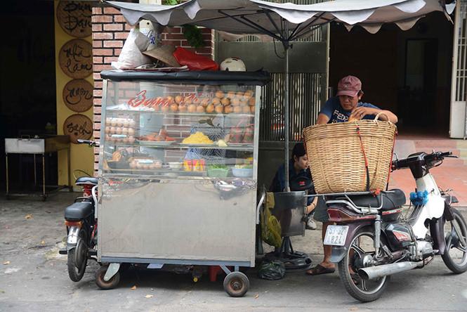 Bánh mì 5C 30 năm giữa trung tâm, bà chủ vui tính khiến nhiều người nhớ