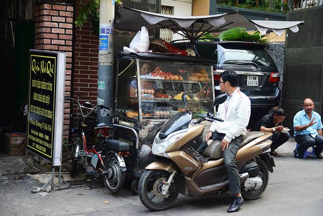 Bánh mì 5C 30 năm giữa trung tâm, bà chủ vui tính khiến nhiều người nhớ