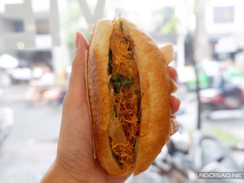 banh mi bang long bang tay o sai gon Bánh mì bằng lòng bằng tay ở Sài Gòn