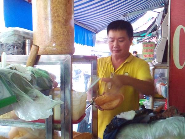 Bánh mì chuyên chả nườm nượp khách ở Hà Nội