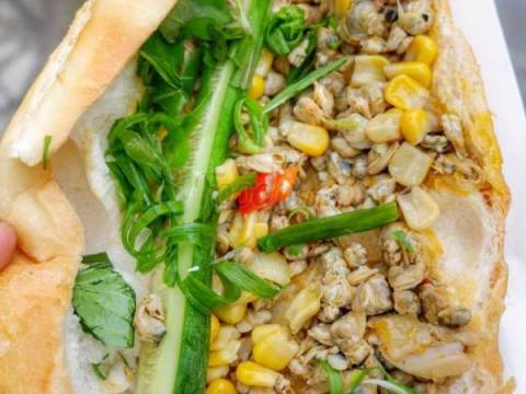 banh mi hen hu tieu oc mon an la khien nhieu nguoi me o sai gon Bánh mì hến, hủ tiếu ốc - món ăn lạ khiến nhiều người mê ở Sài Gòn