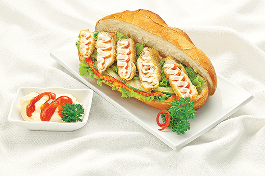 Bánh mì kẹp cá chiên xù