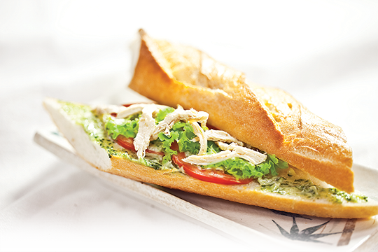 Bánh mì kẹp thịt gà