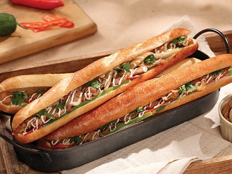 banh mi que xot thit cay mayo Bánh mì que xốt thịt cay Mayo