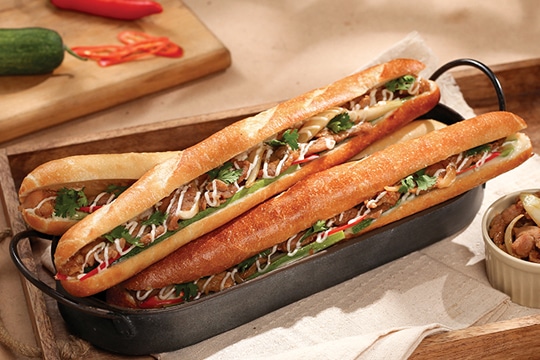 Bánh mì que xốt thịt cay Mayo