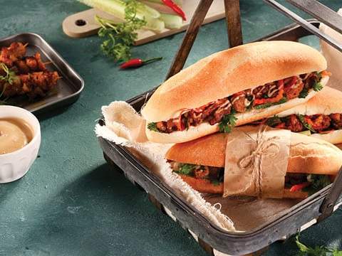 banh mi thit nuong sa mayo Bánh mì thịt nướng sả mayo