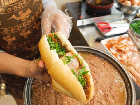 banh mi viet nam tu mon an duong pho den dac san duoc google vinh danh Bánh mì Việt Nam: Từ món ăn đường phố đến đặc sản được Google vinh danh