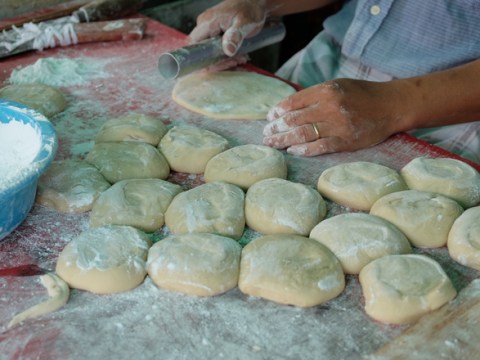 banh tieu gio cheo quay mon an choi binh dan tram nam tai sai gon Bánh tiêu giò chéo quẩy - món ăn chơi bình dân trăm năm tại Sài Gòn