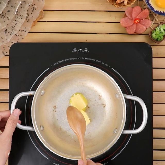 Bánh tráng mắm ruốc tóp mỡ phô mai nướng